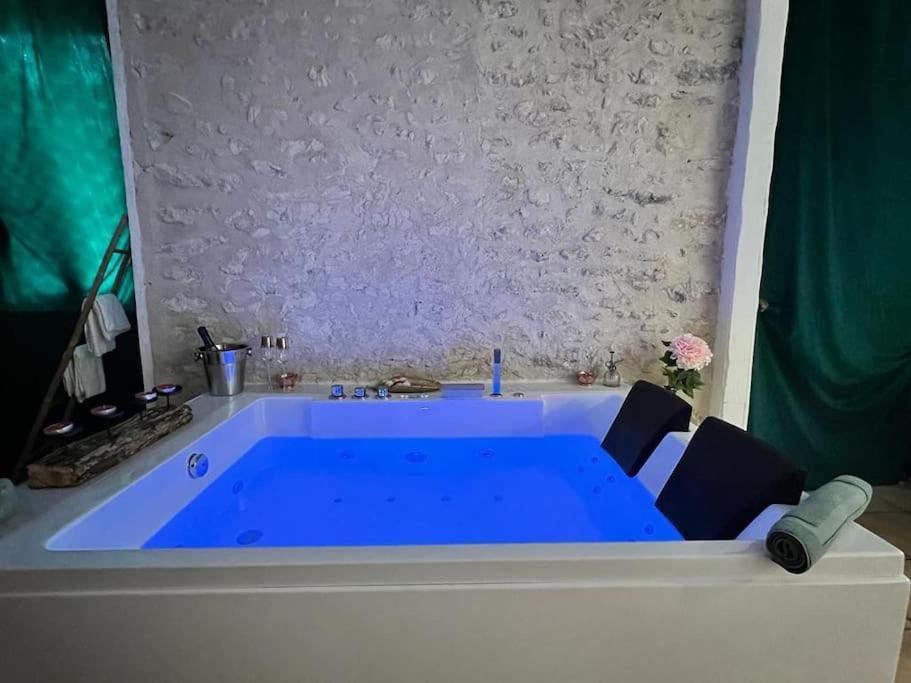 Suite Romance - Jacuzzi Moret-sur-Loing Exteriör bild
