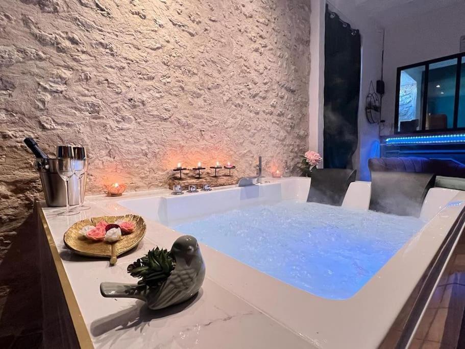 Suite Romance - Jacuzzi Moret-sur-Loing Exteriör bild