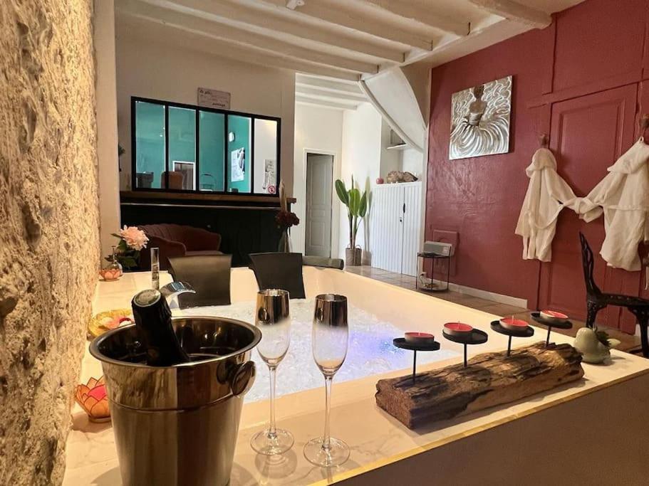 Suite Romance - Jacuzzi Moret-sur-Loing Exteriör bild