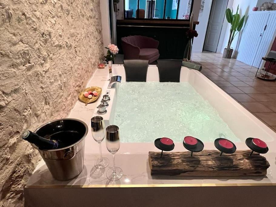 Suite Romance - Jacuzzi Moret-sur-Loing Exteriör bild