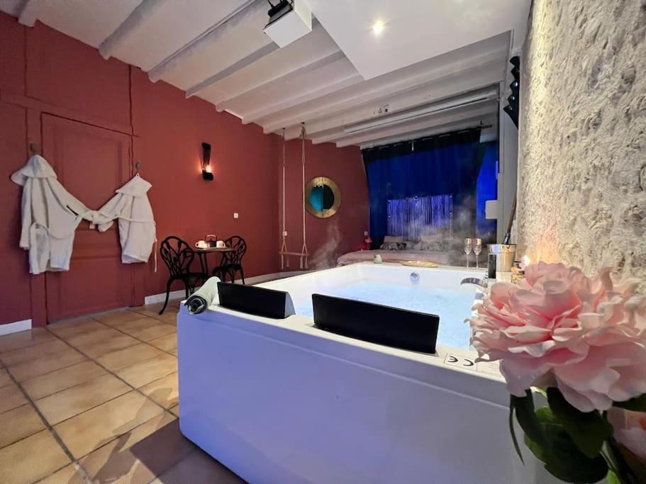 Suite Romance - Jacuzzi Moret-sur-Loing Exteriör bild